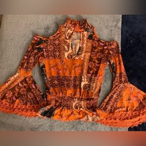 Fun Key Hole Flare Sleeve Top